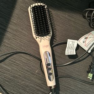 L’ange Le Vite straightening brush